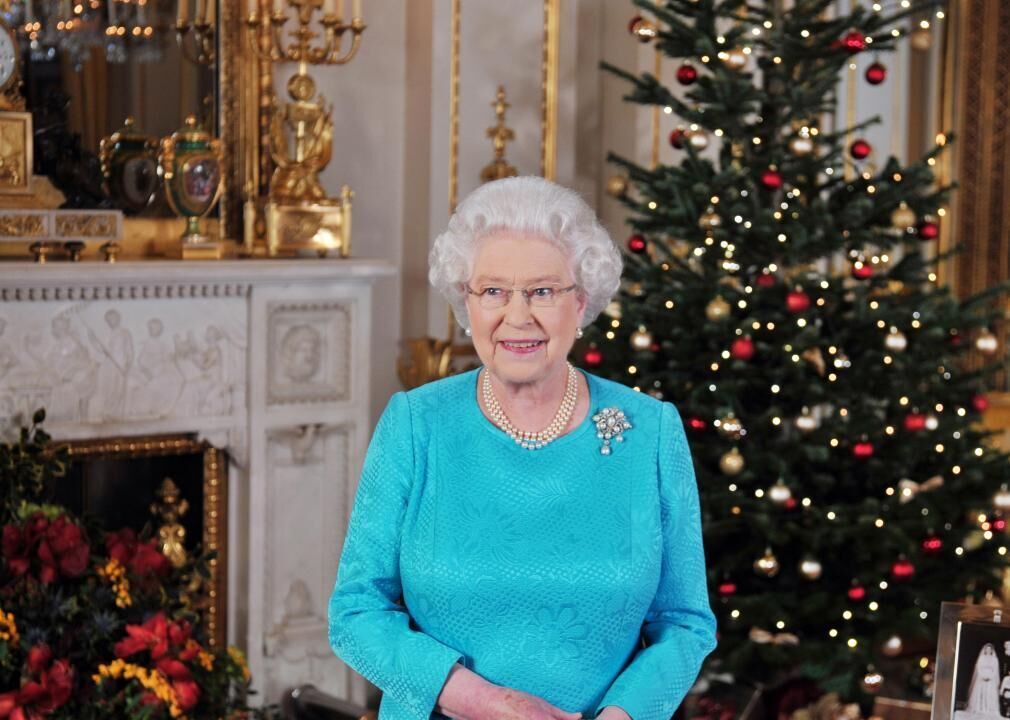 2009: Queen Elizabeth honors soldiers lost in Afghanistan